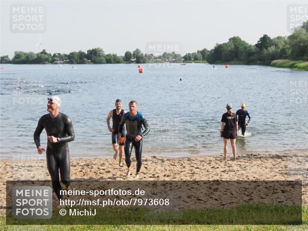 21.06.2025 - 27. Vierlanden-Triathlon MichiJ http://msf.ph/oto/7973608 15.06.2026 08:37:42 Schwimmen 9, 73, 171, 180, 181 meine-sportfotos.de