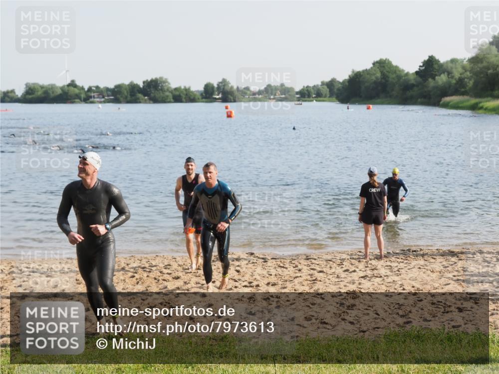 21.06.2025 - 27. Vierlanden-Triathlon MichiJ http://msf.ph/oto/7973613 15.06.2026 08:37:42 Schwimmen 9, 73, 171, 180, 181 meine-sportfotos.de