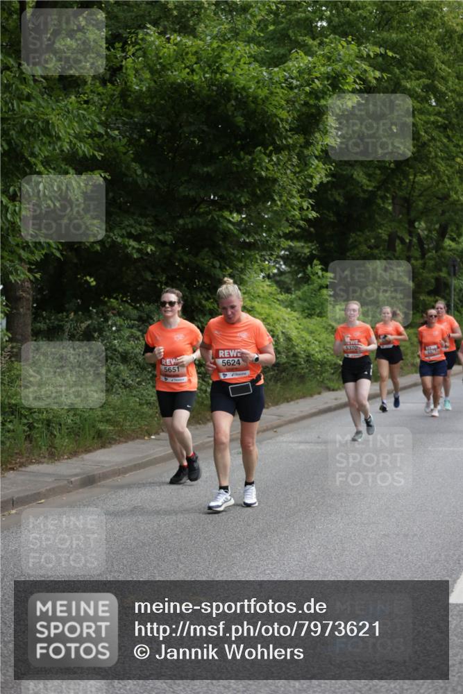 15.06.2025 - REWE Women's Run Jannik Wohlers http://msf.ph/oto/7973621 15.06.2025 10:08:23 Laufen 5624, 5651 meine-sportfotos.de