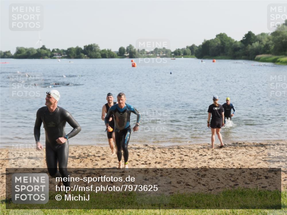 21.06.2025 - 27. Vierlanden-Triathlon MichiJ http://msf.ph/oto/7973625 15.06.2026 08:37:43 Schwimmen 9, 73, 171, 180, 181 meine-sportfotos.de