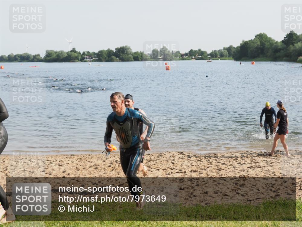 21.06.2025 - 27. Vierlanden-Triathlon MichiJ http://msf.ph/oto/7973649 15.06.2026 08:37:44 Schwimmen 73, 171, 180, 181 meine-sportfotos.de