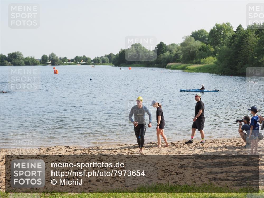 21.06.2025 - 27. Vierlanden-Triathlon MichiJ http://msf.ph/oto/7973654 15.06.2026 08:37:48 Schwimmen 73, 171, 180, 181 meine-sportfotos.de