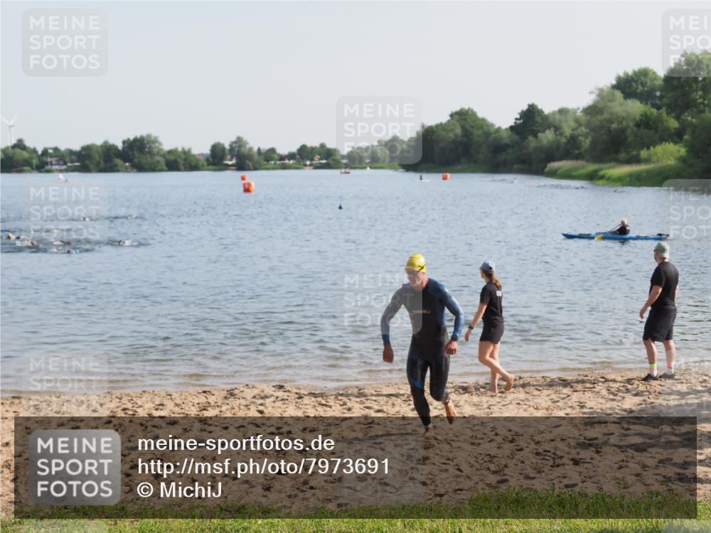 21.06.2025 - 27. Vierlanden-Triathlon MichiJ http://msf.ph/oto/7973691 15.06.2026 08:37:49 Schwimmen 73, 171, 180, 181 meine-sportfotos.de