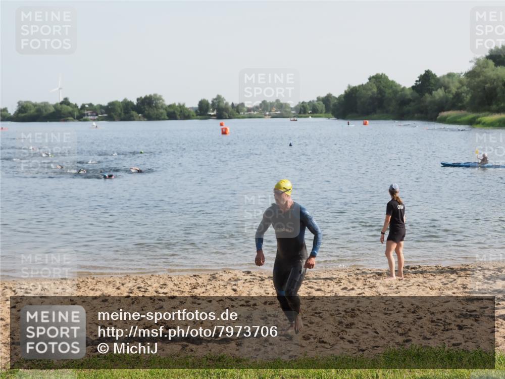 21.06.2025 - 27. Vierlanden-Triathlon MichiJ http://msf.ph/oto/7973706 15.06.2026 08:37:50 Schwimmen 73, 171, 180, 181 meine-sportfotos.de