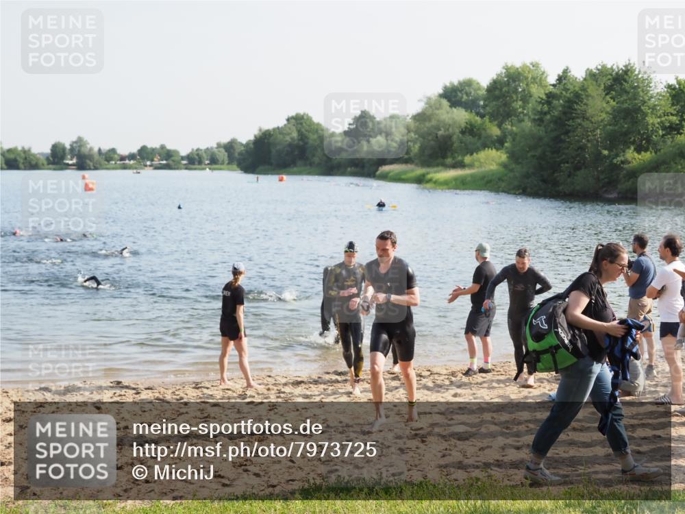 21.06.2025 - 27. Vierlanden-Triathlon MichiJ http://msf.ph/oto/7973725 15.06.2026 08:38:30 Schwimmen 27, 35, 45, 86, 126 meine-sportfotos.de