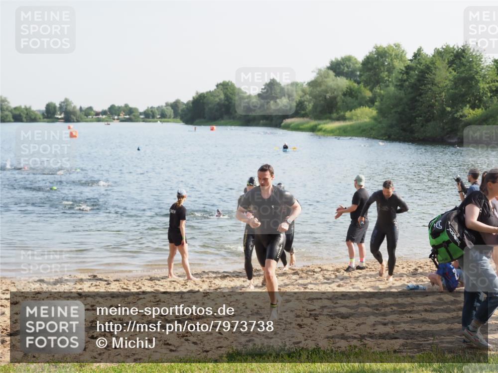 21.06.2025 - 27. Vierlanden-Triathlon MichiJ http://msf.ph/oto/7973738 15.06.2026 08:38:30 Schwimmen 27, 35, 45, 86, 126 meine-sportfotos.de