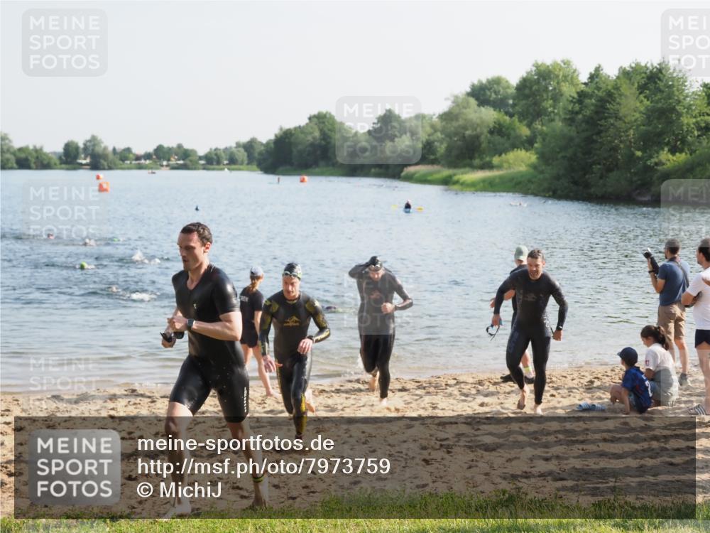 21.06.2025 - 27. Vierlanden-Triathlon MichiJ http://msf.ph/oto/7973759 15.06.2026 08:38:31 Schwimmen 27, 35, 45, 86, 126 meine-sportfotos.de