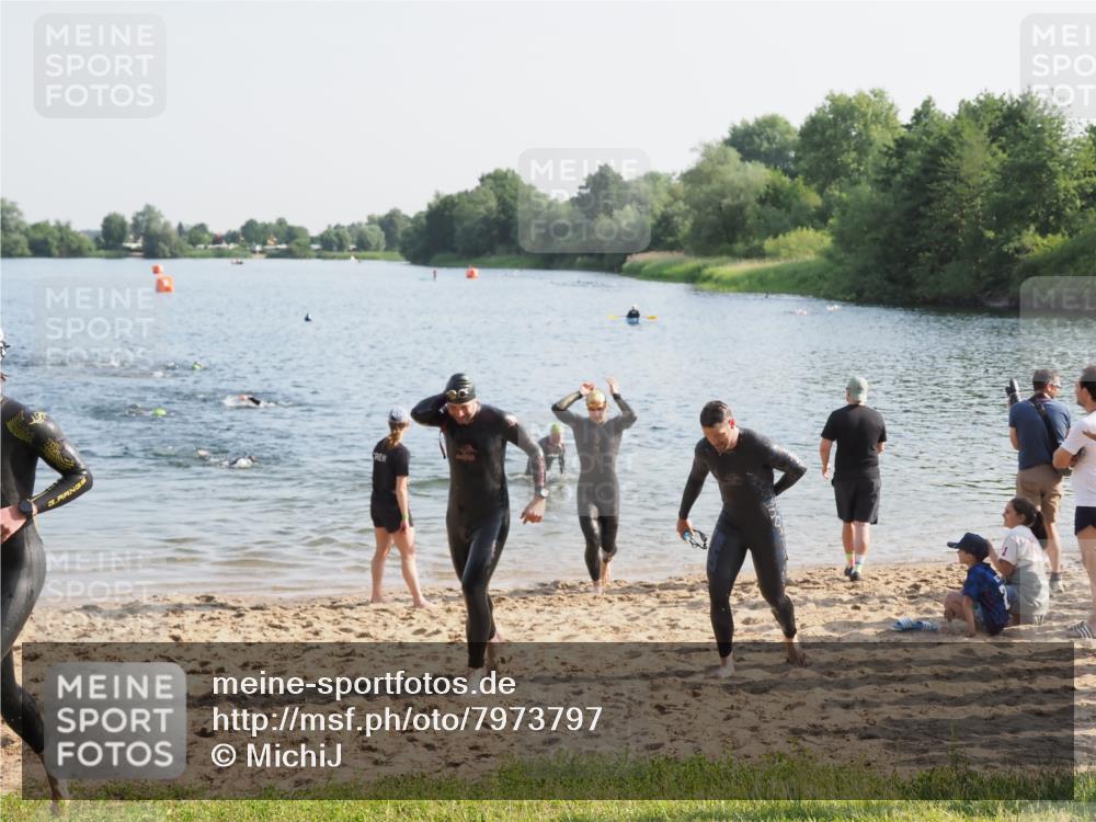 21.06.2025 - 27. Vierlanden-Triathlon MichiJ http://msf.ph/oto/7973797 15.06.2026 08:38:32 Schwimmen 27, 35, 45, 86, 126 meine-sportfotos.de