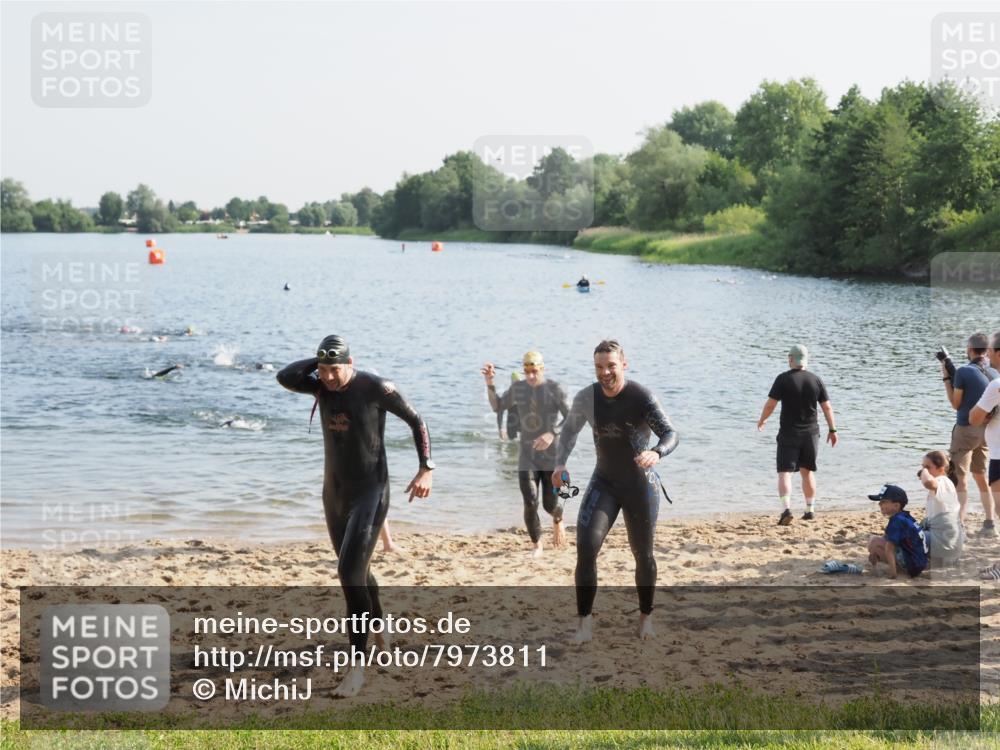 21.06.2025 - 27. Vierlanden-Triathlon MichiJ http://msf.ph/oto/7973811 15.06.2026 08:38:33 Schwimmen 27, 35, 45, 86, 126 meine-sportfotos.de