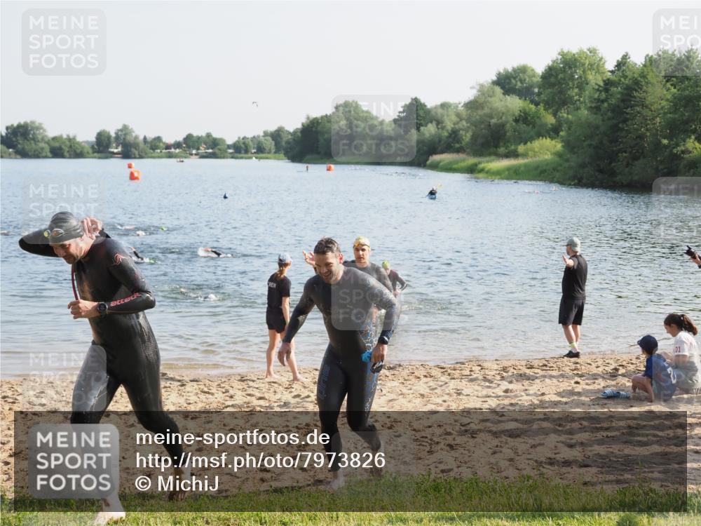 21.06.2025 - 27. Vierlanden-Triathlon MichiJ http://msf.ph/oto/7973826 15.06.2026 08:38:34 Schwimmen 27, 35, 45, 86, 126 meine-sportfotos.de