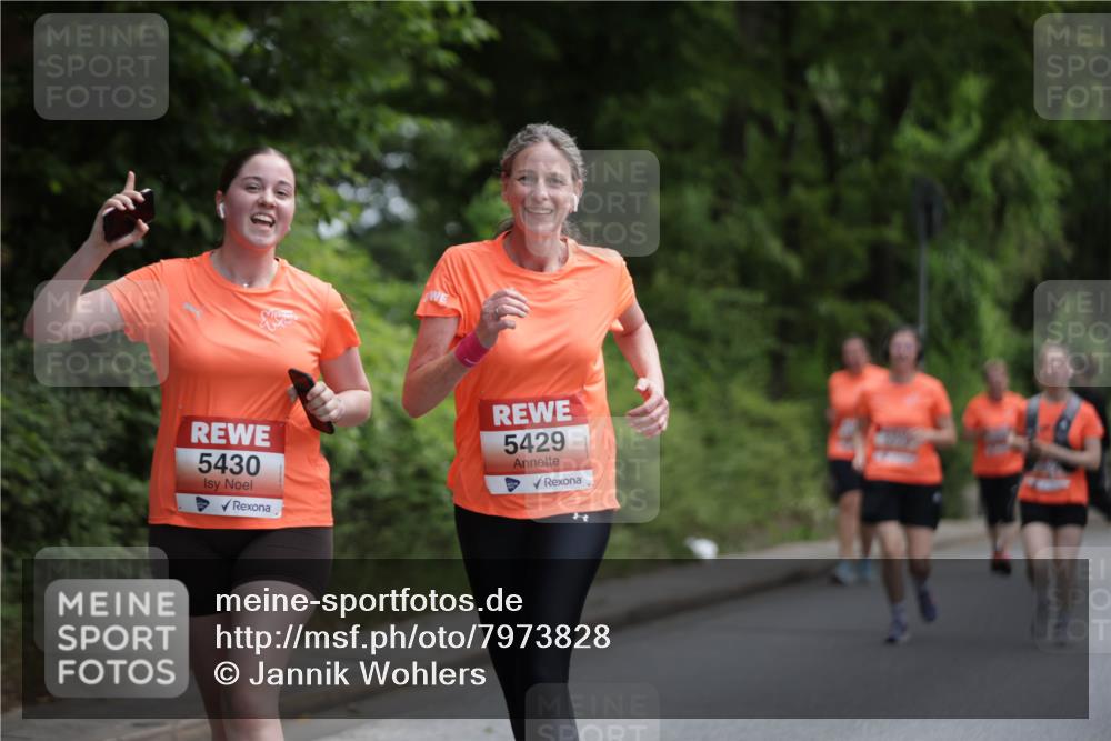 15.06.2025 - REWE Women's Run Jannik Wohlers http://msf.ph/oto/7973828 15.06.2025 10:08:35 Laufen 5430, 5429 meine-sportfotos.de