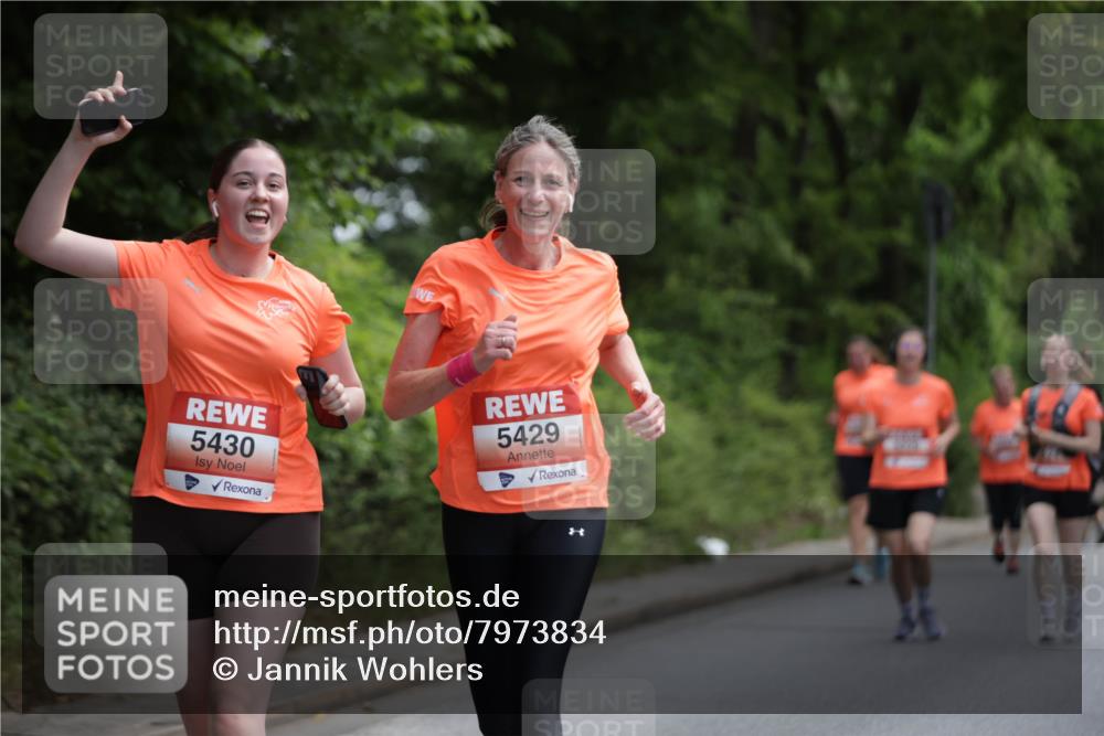 15.06.2025 - REWE Women's Run Jannik Wohlers http://msf.ph/oto/7973834 15.06.2025 10:08:35 Laufen 5430, 5429 meine-sportfotos.de