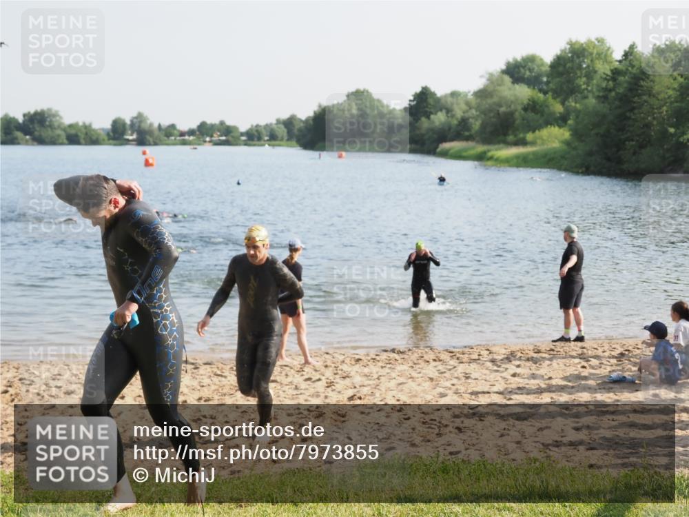 21.06.2025 - 27. Vierlanden-Triathlon MichiJ http://msf.ph/oto/7973855 15.06.2026 08:38:36 Schwimmen 2, 27, 35, 45, 86, 126 meine-sportfotos.de