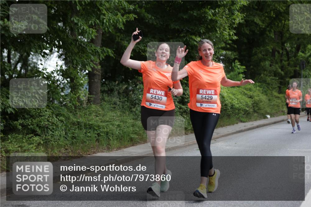15.06.2025 - REWE Women's Run Jannik Wohlers http://msf.ph/oto/7973860 15.06.2025 10:08:36 Laufen 5430, 5429, 220 meine-sportfotos.de