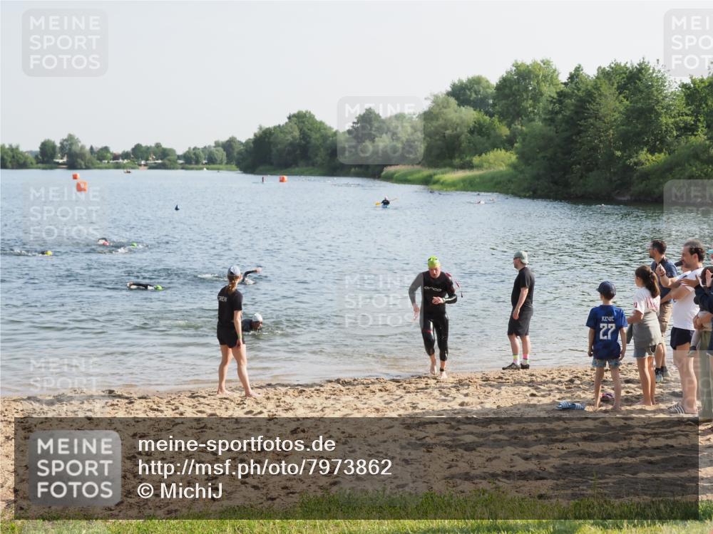 21.06.2025 - 27. Vierlanden-Triathlon MichiJ http://msf.ph/oto/7973862 15.06.2026 08:38:39 Schwimmen 2, 27, 35, 45, 86, 126 meine-sportfotos.de