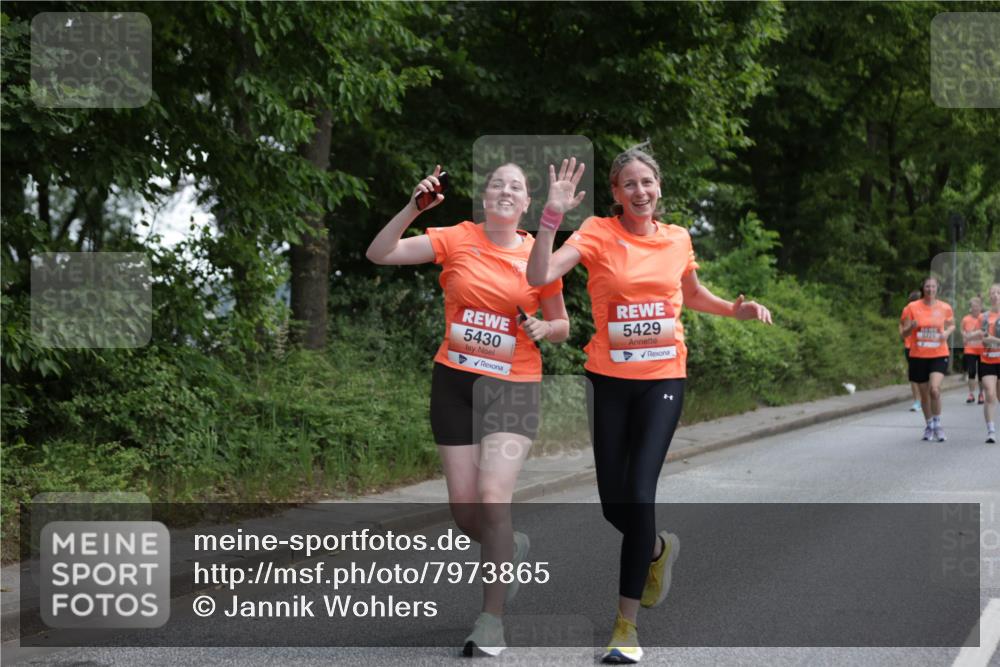 15.06.2025 - REWE Women's Run Jannik Wohlers http://msf.ph/oto/7973865 15.06.2025 10:08:36 Laufen 5430, 5429 meine-sportfotos.de