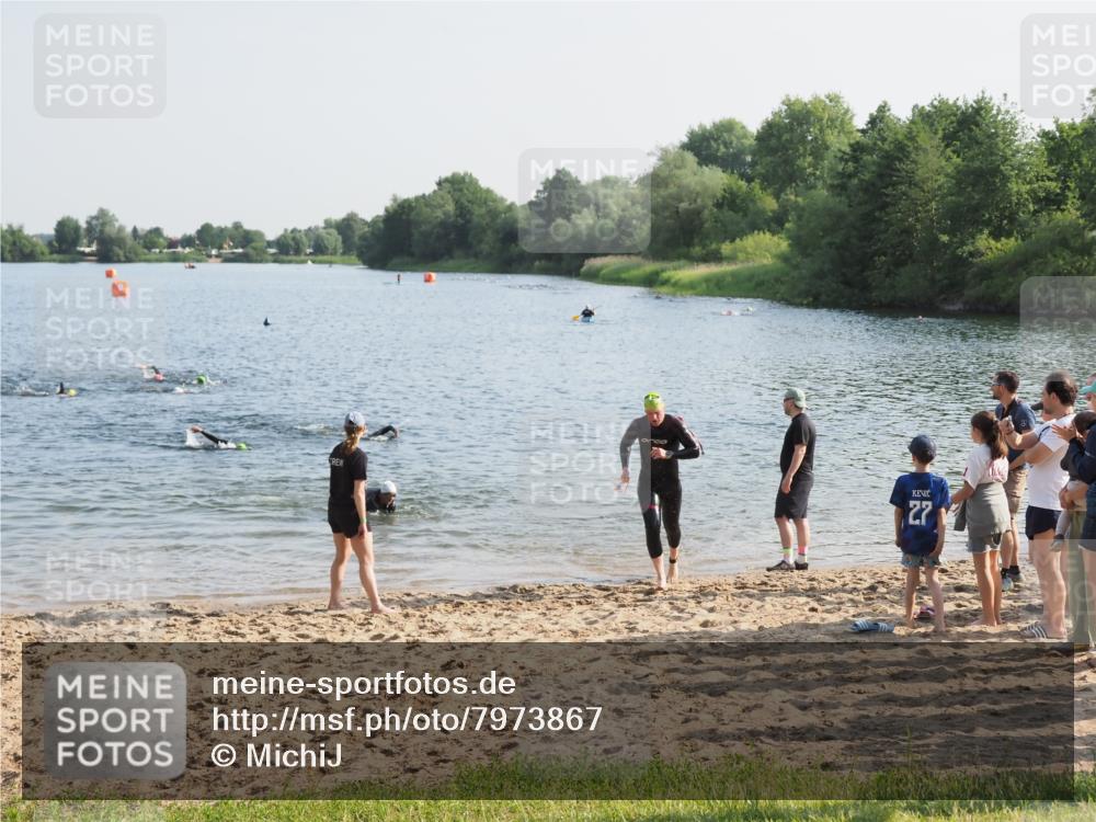 21.06.2025 - 27. Vierlanden-Triathlon MichiJ http://msf.ph/oto/7973867 15.06.2026 08:38:39 Schwimmen 2, 27, 35, 45, 86, 126 meine-sportfotos.de