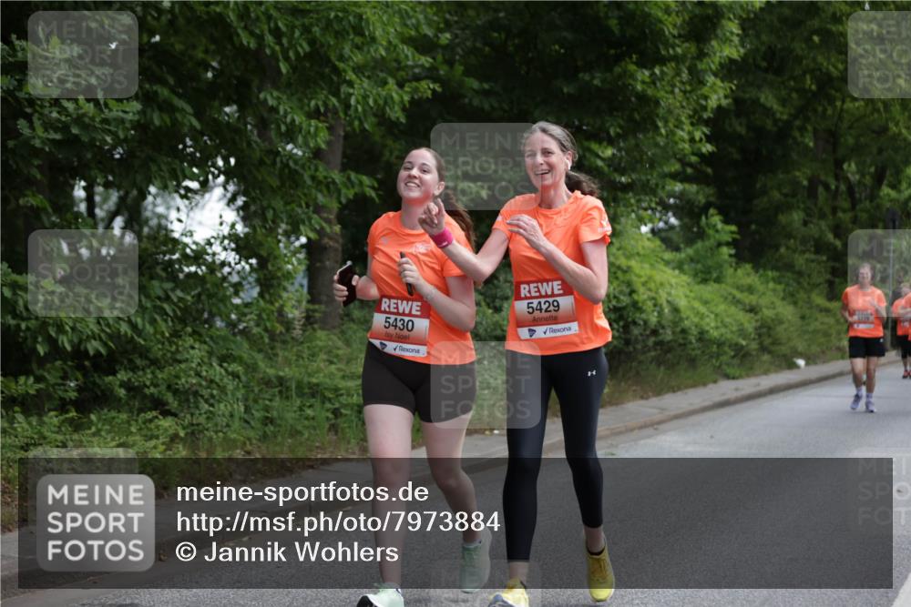 15.06.2025 - REWE Women's Run Jannik Wohlers http://msf.ph/oto/7973884 15.06.2025 10:08:36 Laufen 5430, 5429 meine-sportfotos.de