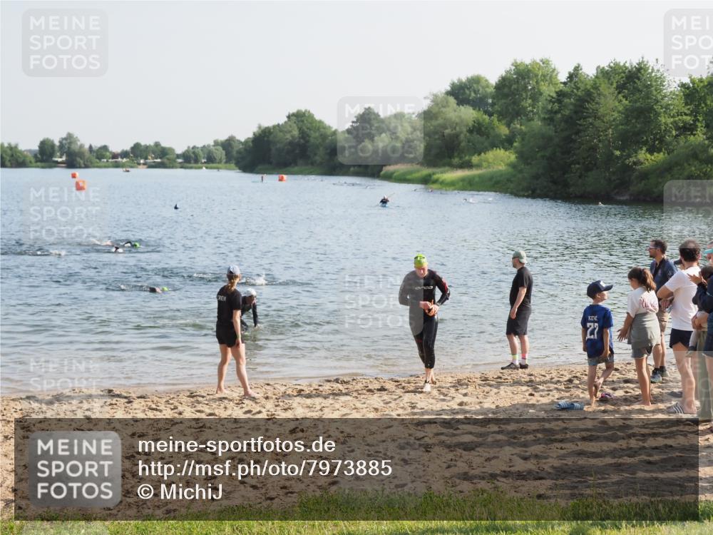 21.06.2025 - 27. Vierlanden-Triathlon MichiJ http://msf.ph/oto/7973885 15.06.2026 08:38:40 Schwimmen 2, 27, 35, 86, 126 meine-sportfotos.de