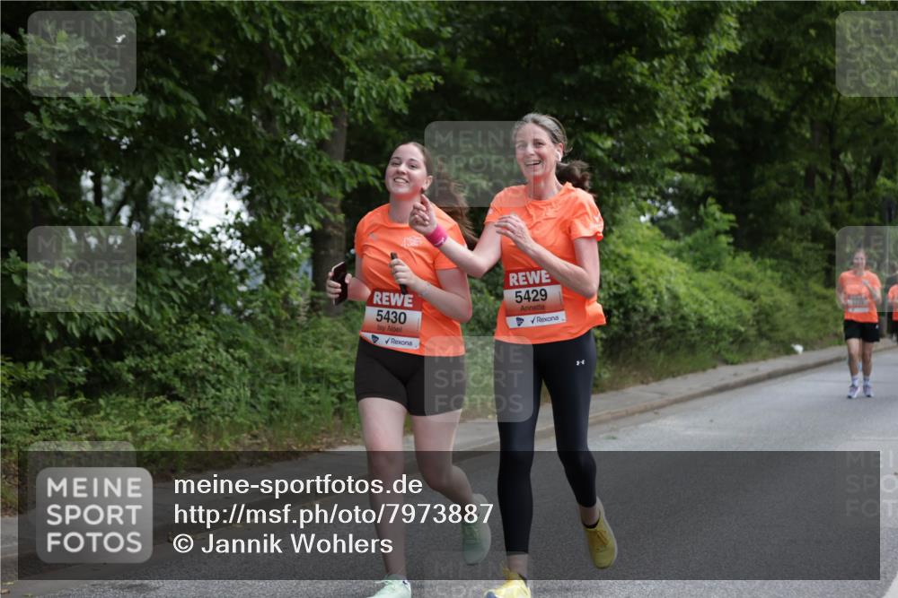 15.06.2025 - REWE Women's Run Jannik Wohlers http://msf.ph/oto/7973887 15.06.2025 10:08:36 Laufen 5430, 5429 meine-sportfotos.de