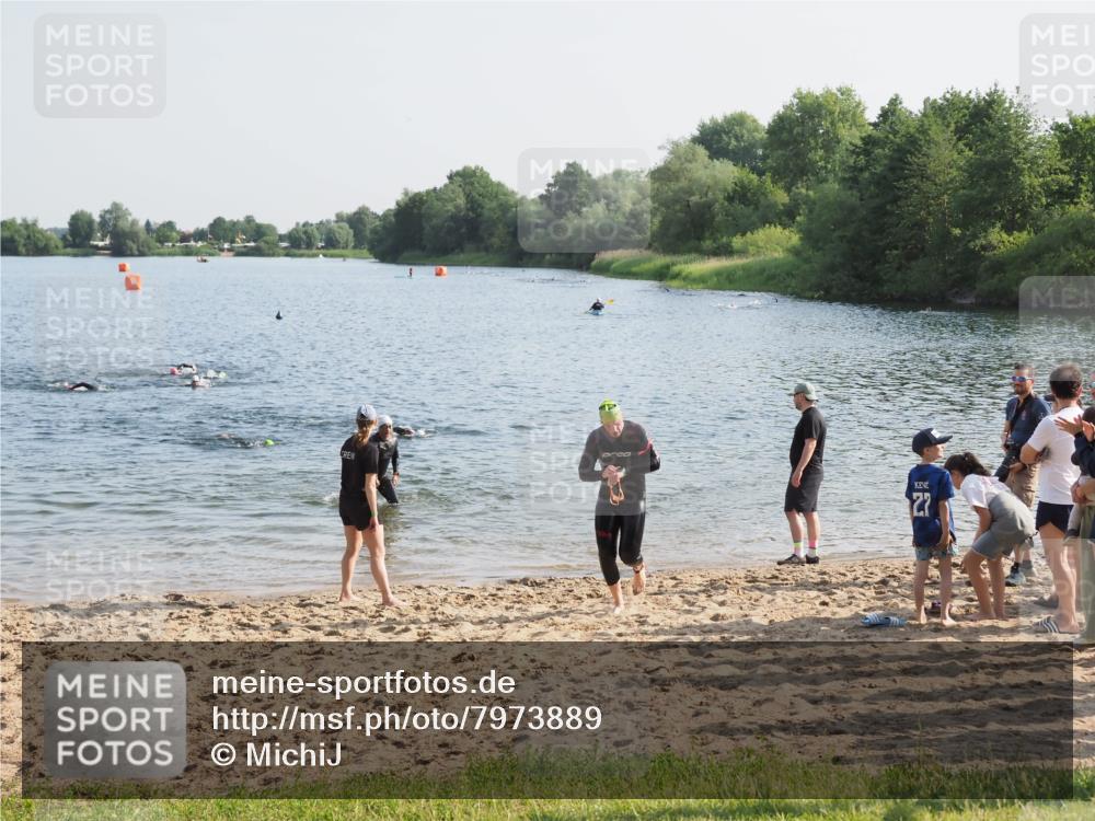 21.06.2025 - 27. Vierlanden-Triathlon MichiJ http://msf.ph/oto/7973889 15.06.2026 08:38:40 Schwimmen 2, 27, 35, 86, 126 meine-sportfotos.de