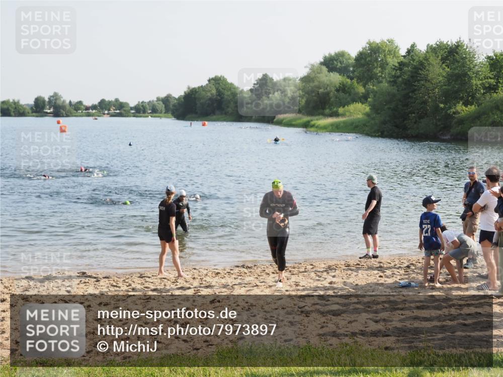 21.06.2025 - 27. Vierlanden-Triathlon MichiJ http://msf.ph/oto/7973897 15.06.2026 08:38:40 Schwimmen 2, 27, 35, 86, 126 meine-sportfotos.de