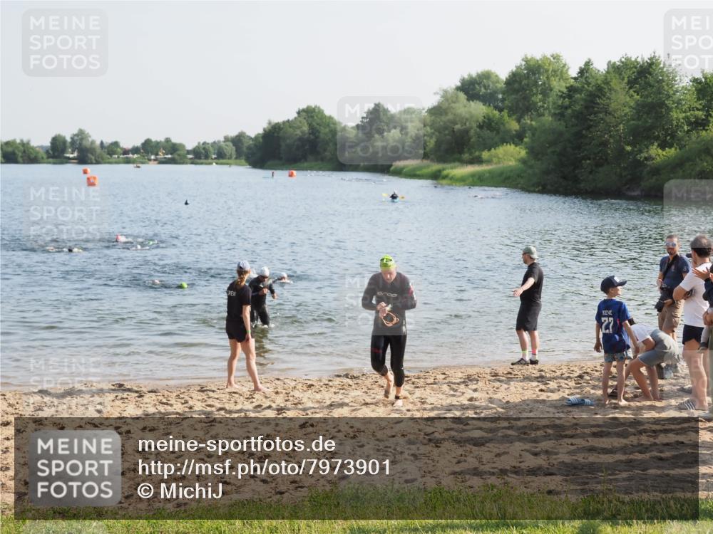21.06.2025 - 27. Vierlanden-Triathlon MichiJ http://msf.ph/oto/7973901 15.06.2026 08:38:40 Schwimmen 2, 27, 35, 86, 126 meine-sportfotos.de