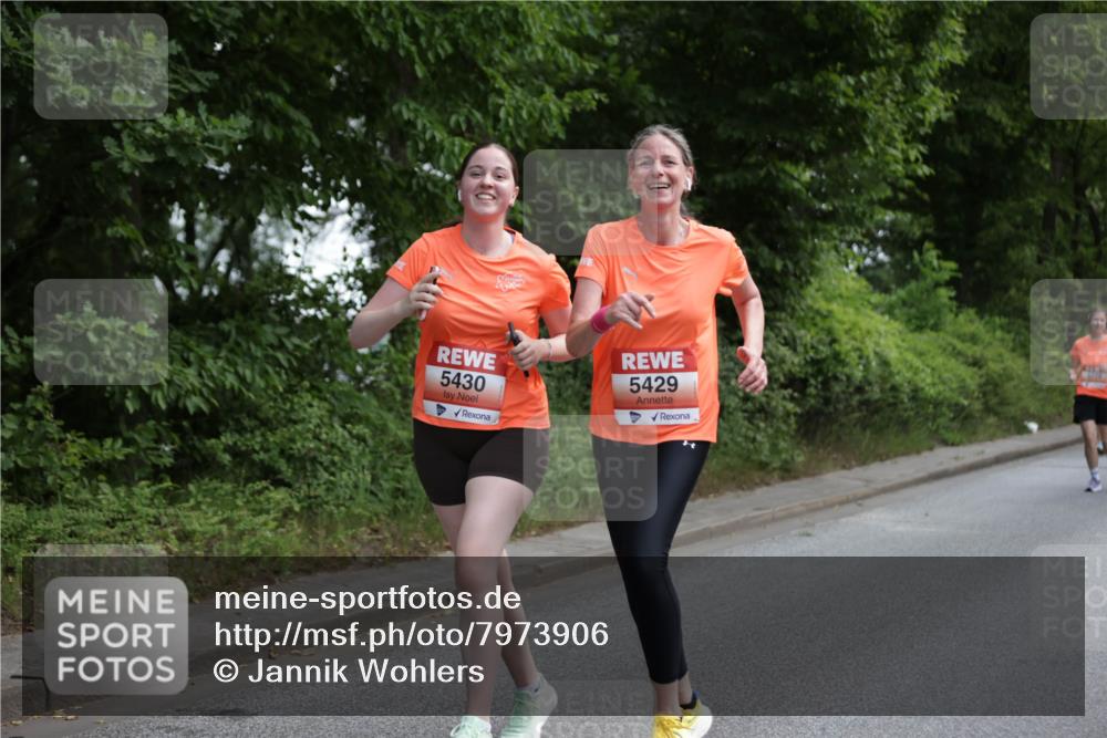 15.06.2025 - REWE Women's Run Jannik Wohlers http://msf.ph/oto/7973906 15.06.2025 10:08:36 Laufen 5430, 5429 meine-sportfotos.de