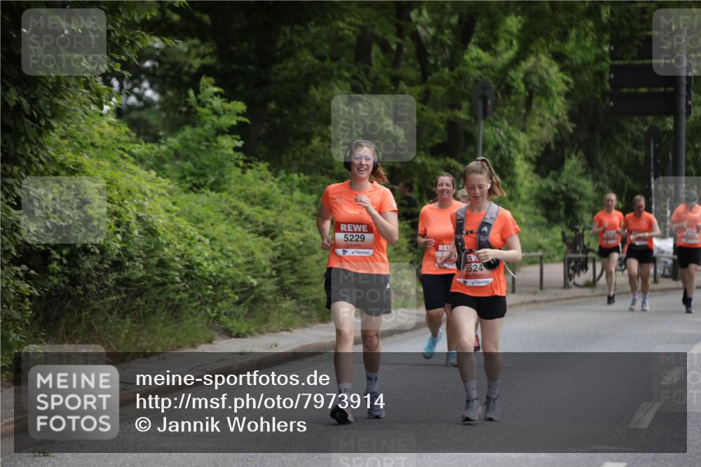 15.06.2025 - REWE Women's Run Jannik Wohlers http://msf.ph/oto/7973914 15.06.2025 10:08:38 Laufen 5229, 5524 meine-sportfotos.de
