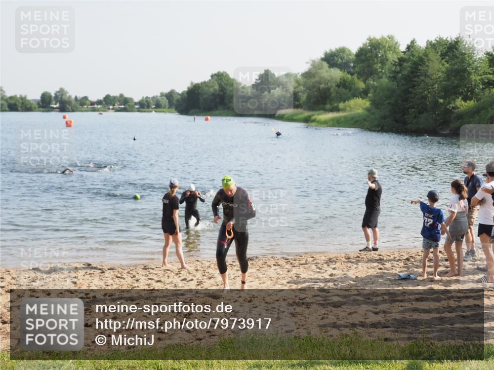 21.06.2025 - 27. Vierlanden-Triathlon MichiJ http://msf.ph/oto/7973917 15.06.2026 08:38:41 Schwimmen 2, 27, 86, 126, 182 meine-sportfotos.de