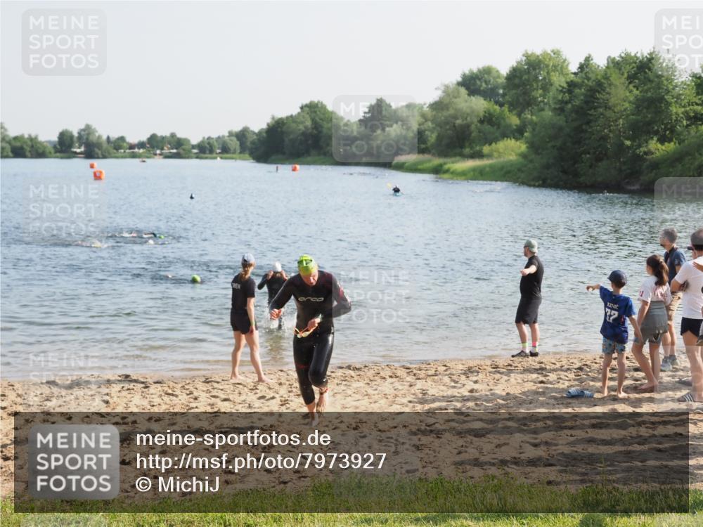 21.06.2025 - 27. Vierlanden-Triathlon MichiJ http://msf.ph/oto/7973927 15.06.2026 08:38:42 Schwimmen 2, 27, 86, 126, 182 meine-sportfotos.de