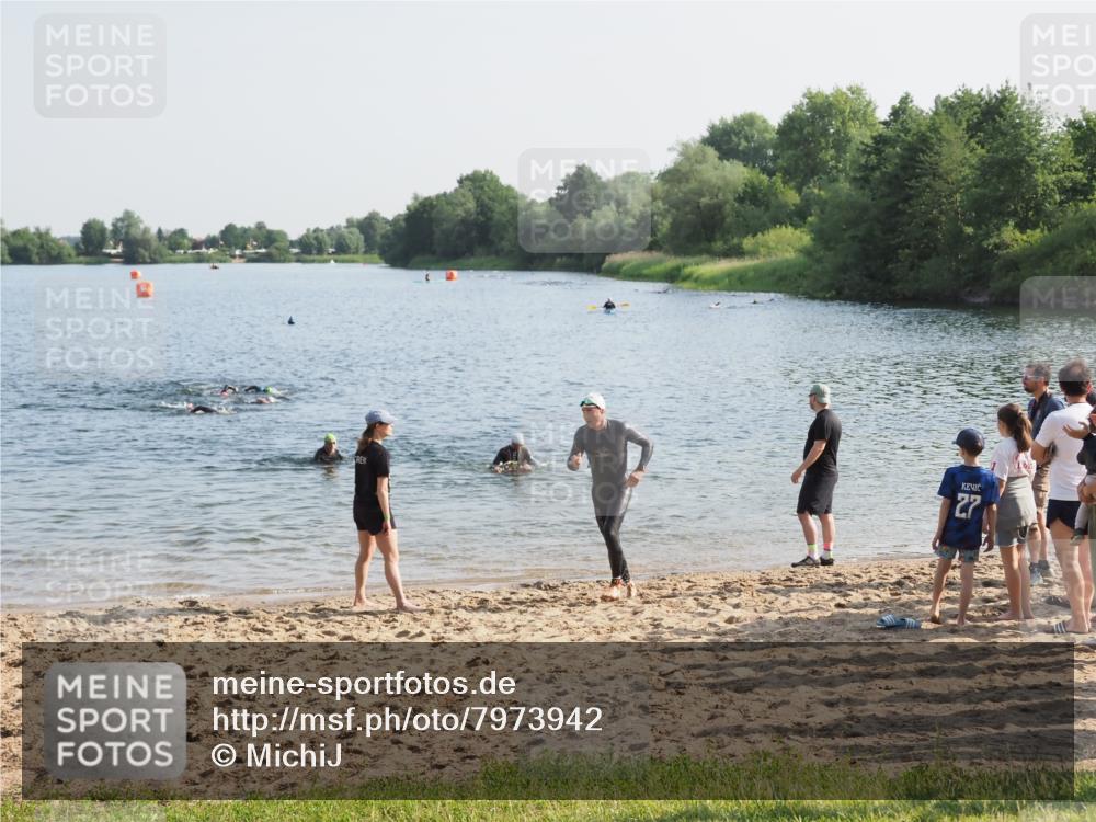 21.06.2025 - 27. Vierlanden-Triathlon MichiJ http://msf.ph/oto/7973942 15.06.2026 08:38:46 Schwimmen 2, 182 meine-sportfotos.de
