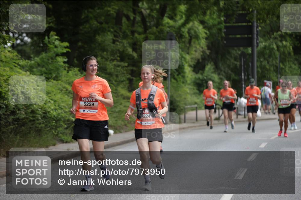 15.06.2025 - REWE Women's Run Jannik Wohlers http://msf.ph/oto/7973950 15.06.2025 10:08:39 Laufen 5229, 5524 meine-sportfotos.de