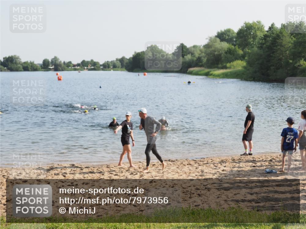 21.06.2025 - 27. Vierlanden-Triathlon MichiJ http://msf.ph/oto/7973956 15.06.2026 08:38:46 Schwimmen 2, 182 meine-sportfotos.de