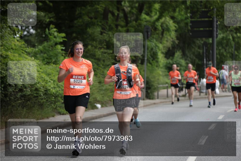 15.06.2025 - REWE Women's Run Jannik Wohlers http://msf.ph/oto/7973963 15.06.2025 10:08:39 Laufen 5229, 5524 meine-sportfotos.de