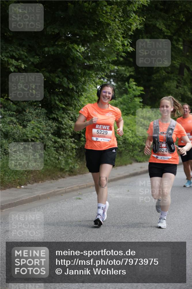 15.06.2025 - REWE Women's Run Jannik Wohlers http://msf.ph/oto/7973975 15.06.2025 10:08:40 Laufen 5229, 5524 meine-sportfotos.de