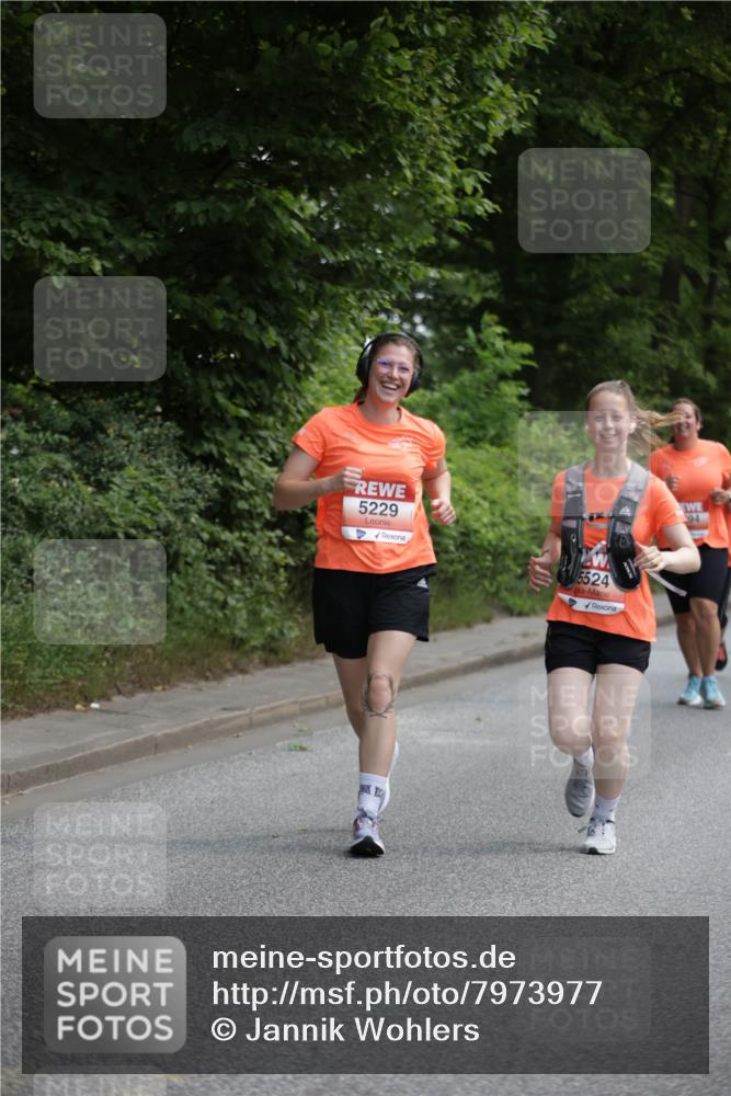 15.06.2025 - REWE Women's Run Jannik Wohlers http://msf.ph/oto/7973977 15.06.2025 10:08:40 Laufen 5229, 94, 5524, 1965 meine-sportfotos.de