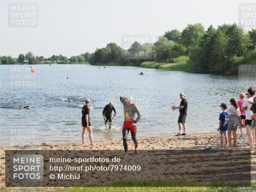 21.06.2025 - 27. Vierlanden-Triathlon MichiJ http://msf.ph/oto/7974009 15.06.2026 08:38:54 Schwimmen 94, 182 meine-sportfotos.de
