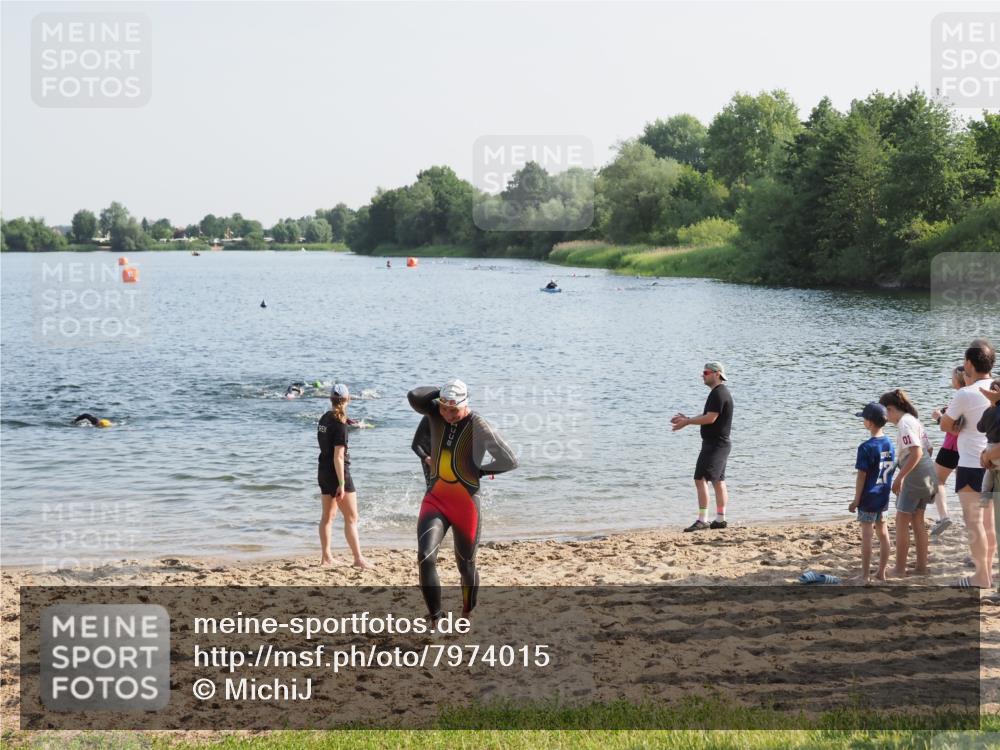 21.06.2025 - 27. Vierlanden-Triathlon MichiJ http://msf.ph/oto/7974015 15.06.2026 08:38:55 Schwimmen 94, 182 meine-sportfotos.de