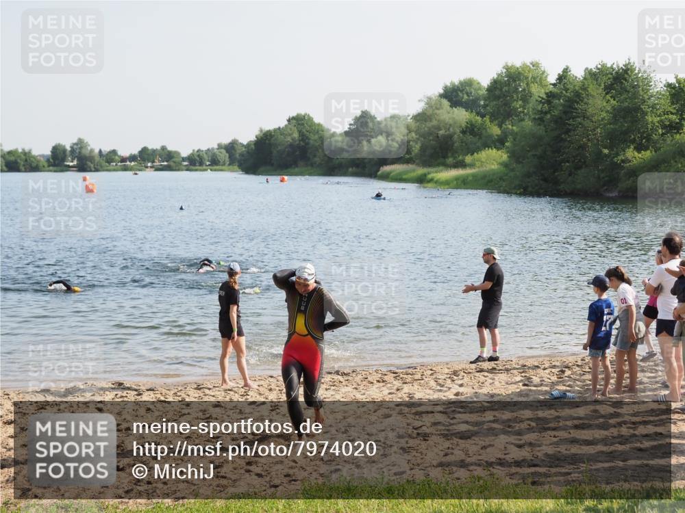 21.06.2025 - 27. Vierlanden-Triathlon MichiJ http://msf.ph/oto/7974020 15.06.2026 08:38:55 Schwimmen 94, 182 meine-sportfotos.de