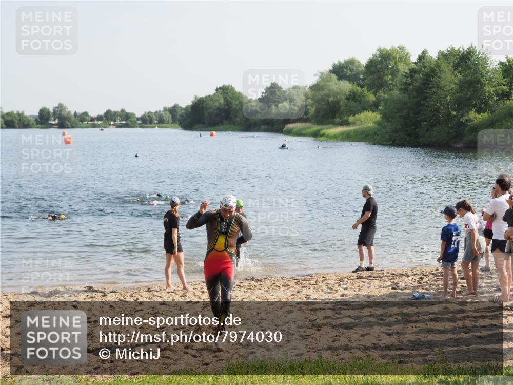 21.06.2025 - 27. Vierlanden-Triathlon MichiJ http://msf.ph/oto/7974030 15.06.2026 08:38:55 Schwimmen 94, 182 meine-sportfotos.de