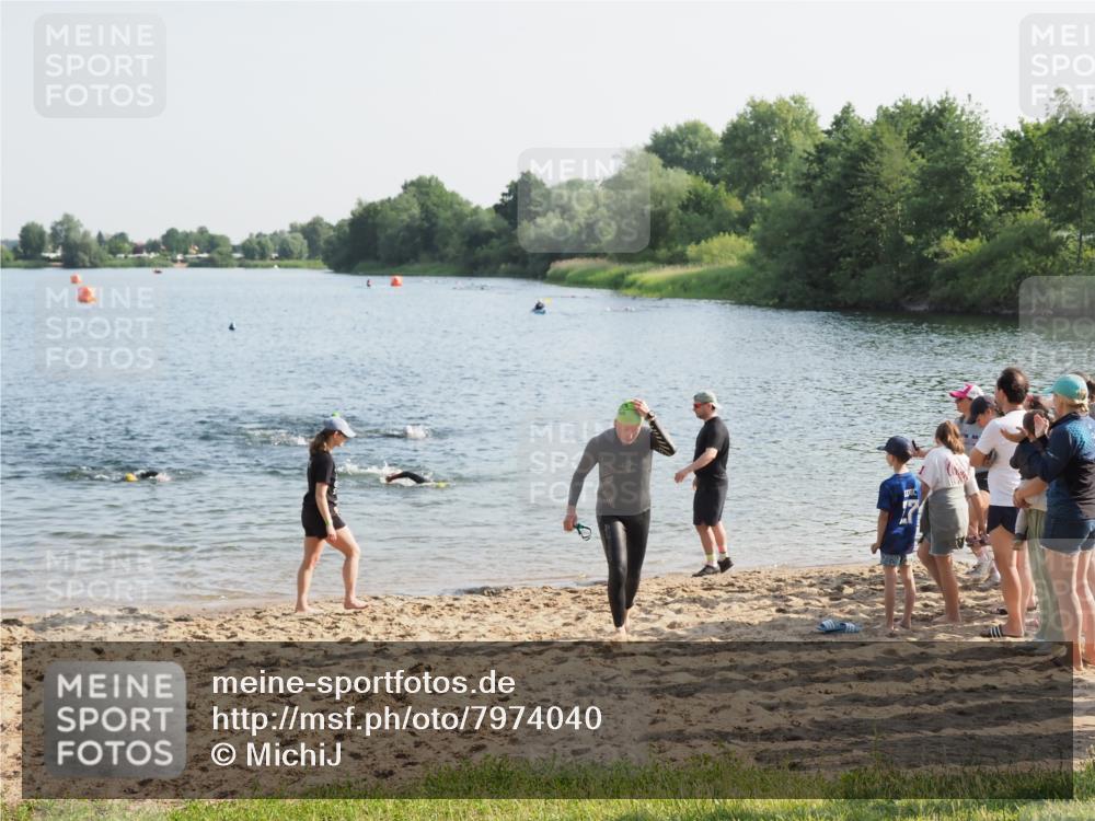 21.06.2025 - 27. Vierlanden-Triathlon MichiJ http://msf.ph/oto/7974040 15.06.2026 08:38:58 Schwimmen 77, 94 meine-sportfotos.de
