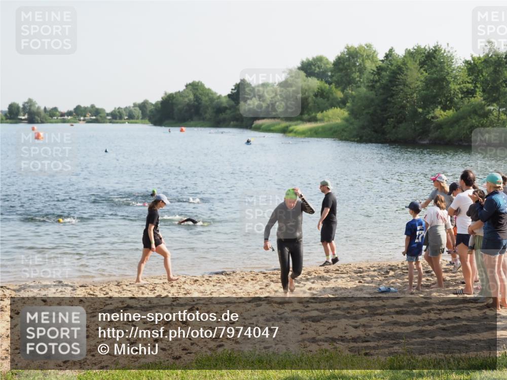 21.06.2025 - 27. Vierlanden-Triathlon MichiJ http://msf.ph/oto/7974047 15.06.2026 08:38:59 Schwimmen 77, 94 meine-sportfotos.de