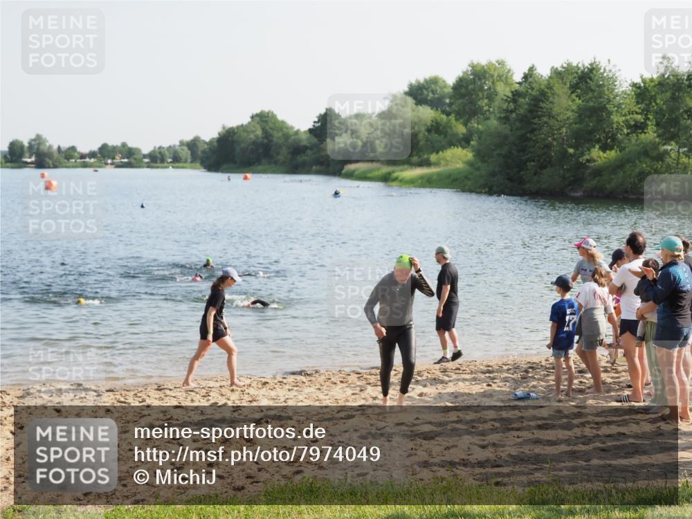 21.06.2025 - 27. Vierlanden-Triathlon MichiJ http://msf.ph/oto/7974049 15.06.2026 08:38:59 Schwimmen 77, 94 meine-sportfotos.de