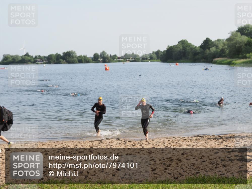 21.06.2025 - 27. Vierlanden-Triathlon MichiJ http://msf.ph/oto/7974101 15.06.2026 08:39:07 Schwimmen 77, 120, 165 meine-sportfotos.de