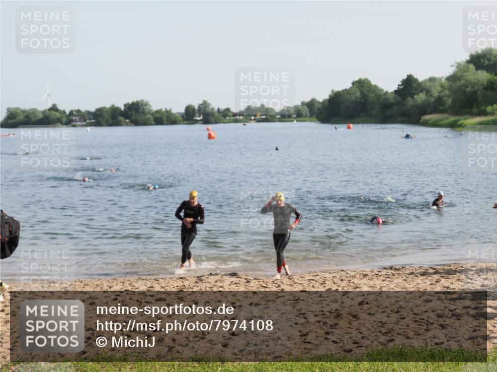 21.06.2025 - 27. Vierlanden-Triathlon MichiJ http://msf.ph/oto/7974108 15.06.2026 08:39:07 Schwimmen 77, 120, 165 meine-sportfotos.de