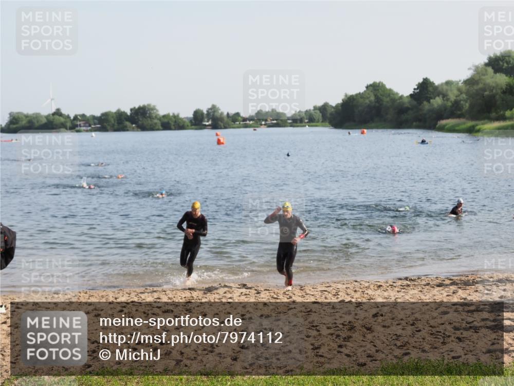 21.06.2025 - 27. Vierlanden-Triathlon MichiJ http://msf.ph/oto/7974112 15.06.2026 08:39:07 Schwimmen 77, 120, 165 meine-sportfotos.de