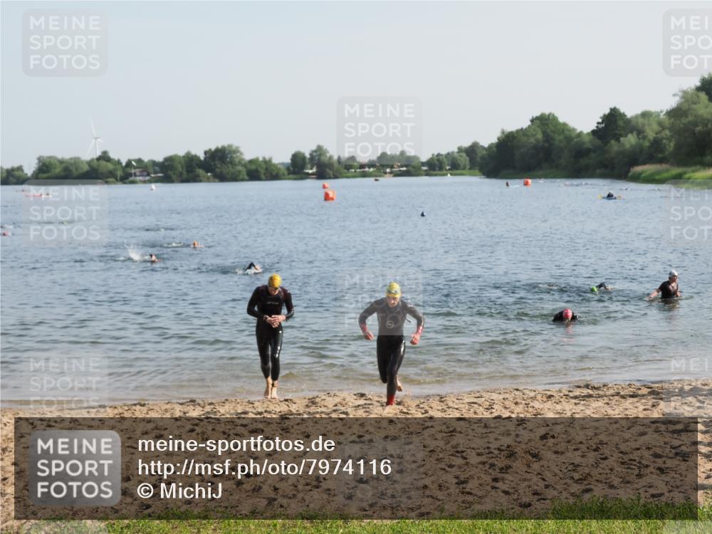 21.06.2025 - 27. Vierlanden-Triathlon MichiJ http://msf.ph/oto/7974116 15.06.2026 08:39:08 Schwimmen 77, 120, 165 meine-sportfotos.de