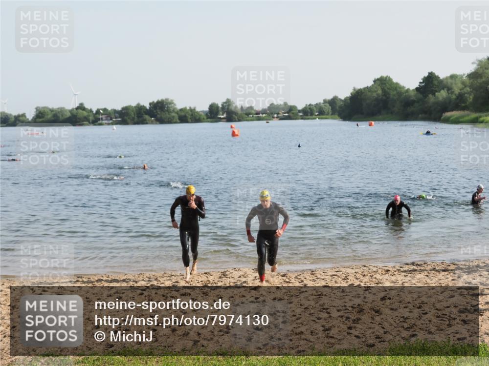 21.06.2025 - 27. Vierlanden-Triathlon MichiJ http://msf.ph/oto/7974130 15.06.2026 08:39:08 Schwimmen 77, 120, 165 meine-sportfotos.de