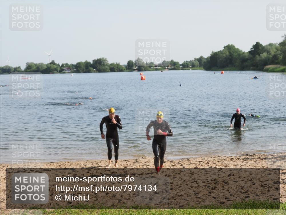 21.06.2025 - 27. Vierlanden-Triathlon MichiJ http://msf.ph/oto/7974134 15.06.2026 08:39:09 Schwimmen 77, 120, 165 meine-sportfotos.de